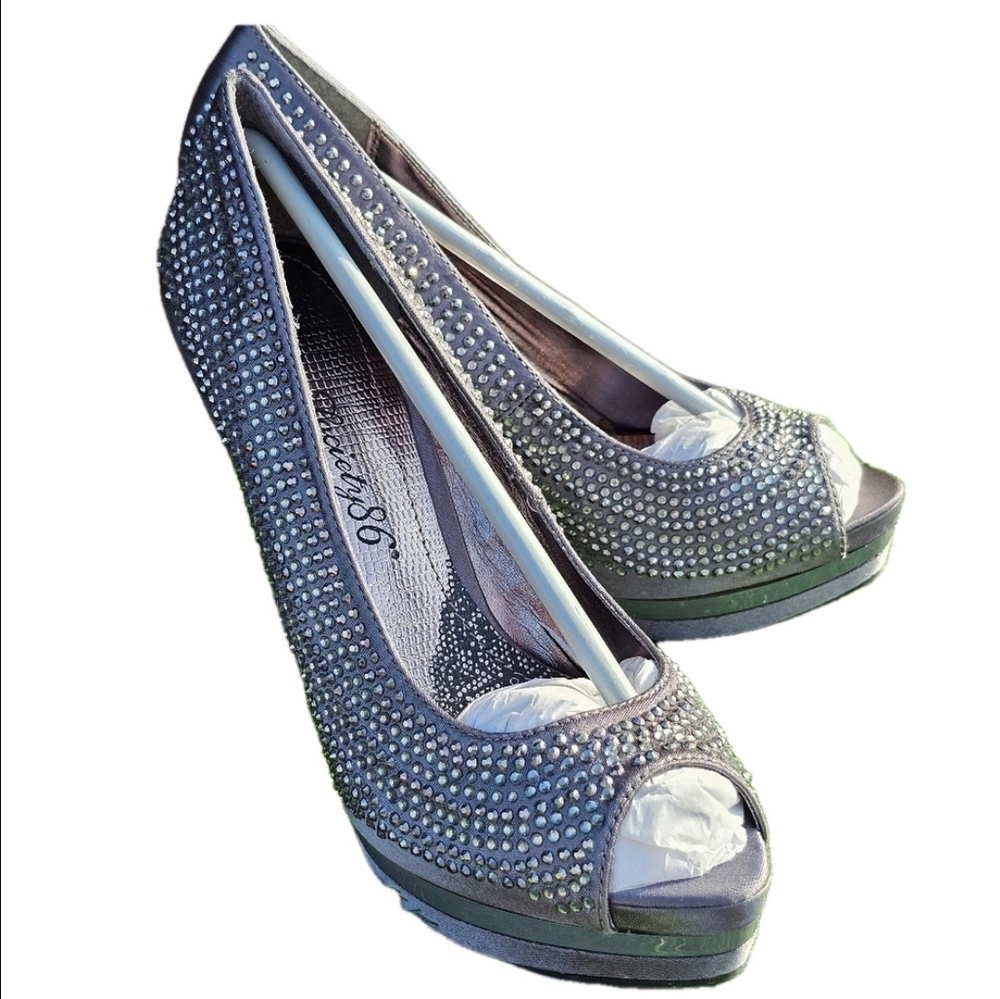 Society 86 Silver Gem Encrusted Satin Heels , Women's Size 6.5 NWOT